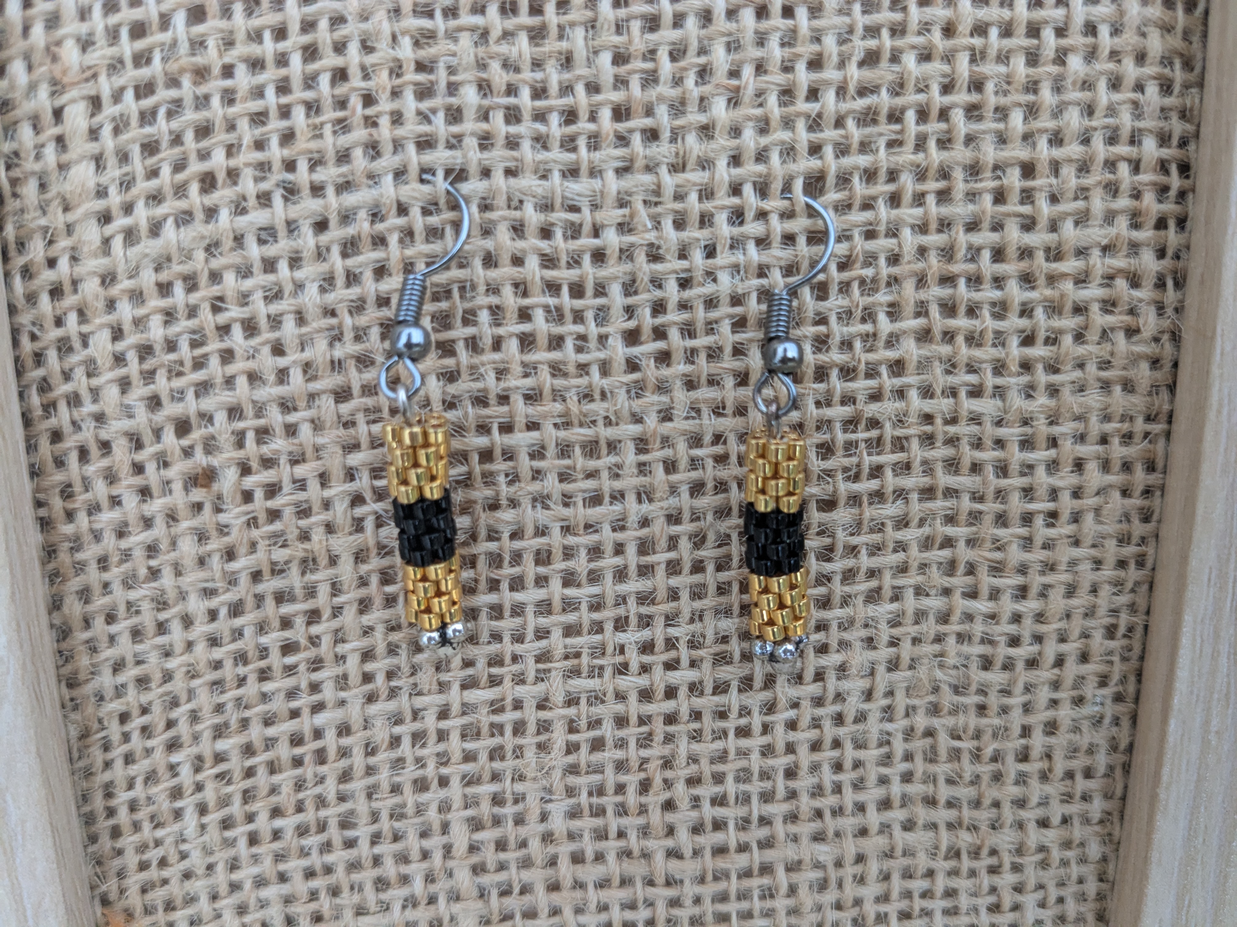 Boucle d'oreille cylindre noir & or - Image 2