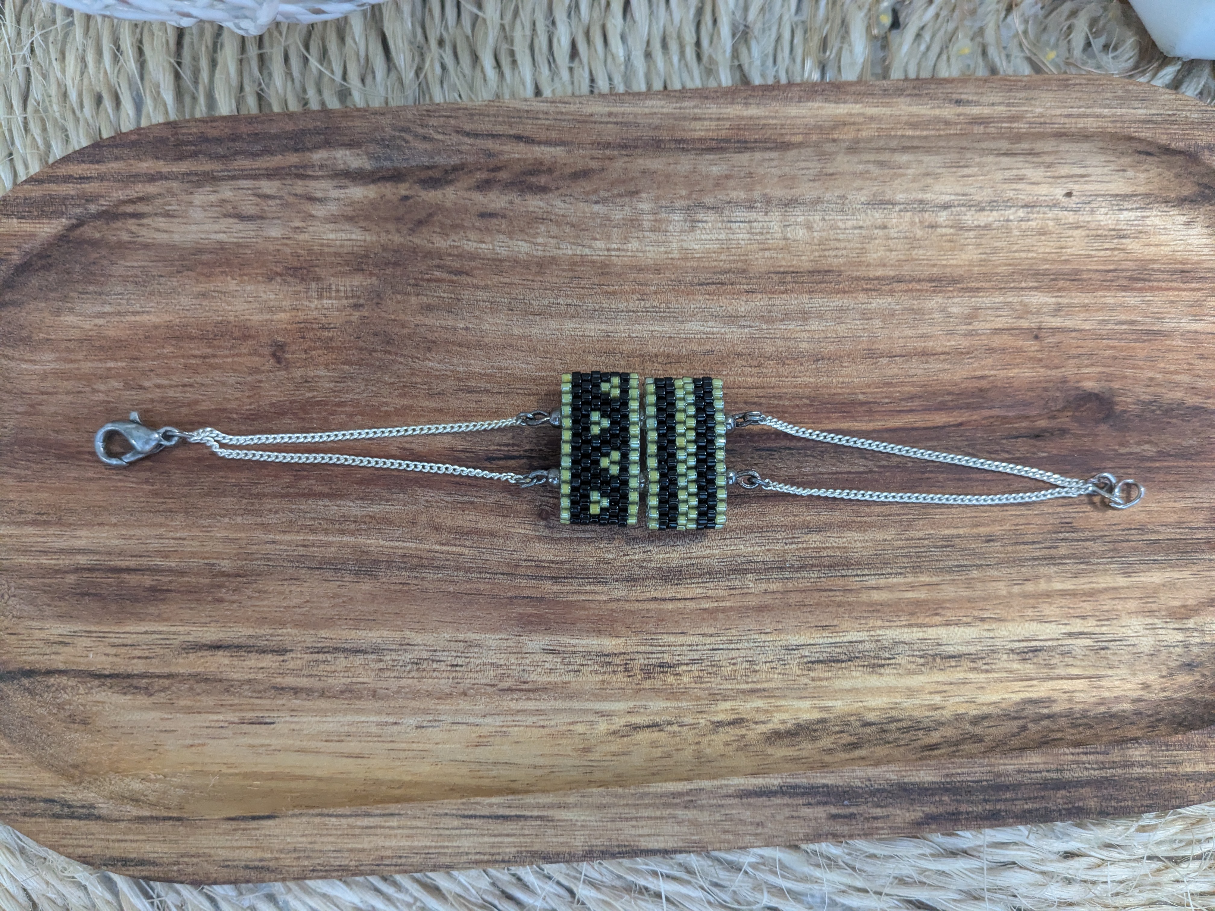 Bracelet graphique noir et vert anis